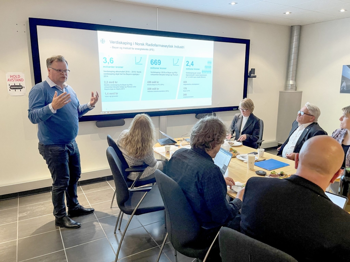 INDUSTRIBYGGER 1: Thomas Eden-Jensen i Bayer fortalte om hvordan Bayer sikret at norsk produksjon forble i Norge, da de først inngikk partnerskap, så oppkjøp av Algeta.